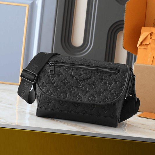 Louis Vuitton Sac Messenger Monogram Shadow Noir